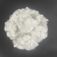 Fibre de polyester en mèche 100 % recyclée GRS 7D 64 mm HCS creuse siliconée, antibactérienne, ignifuge et antistatique pour rembourrage