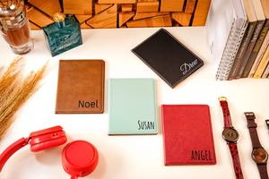 Couverture de passeport en cuir PU Laserable vierge cadeau d'anniversaire de voyage personnalisé porte-étiquette de bagage en cuir végétalien - Product Image 4