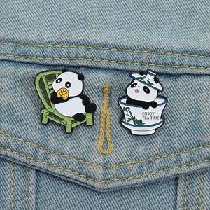 Panda içme çay emaye Pin rahatlatıcı ayı broş yaka rozeti sırt çantası aksesuarları takı hediye arkadaşlar için - Product Image 1