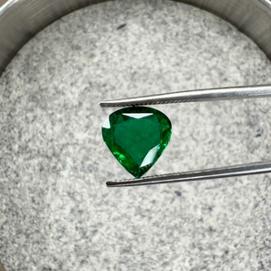 Émeraude naturelle zambienne certifiée GIA de 2,28 carats, taille cœur, pierre précieuse verte lâche pour bague, pendentif, bijoux fins - Product Image 1