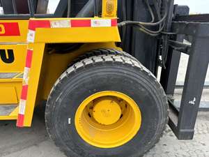 Empilhadeira de 20 Toneladas Komatsu FD200 bem mantida | Seleção FD45/FD90 | Ótimo para operações de mineração | Pronto para trabalhar - Product Image 6