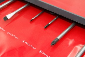 Outils à main multiples <span class=keywords><strong>TPR</strong></span> Jeu de tournevis à fente en plastique Tournevis magnétique à fente/Phillips/Torx - Product Image 4