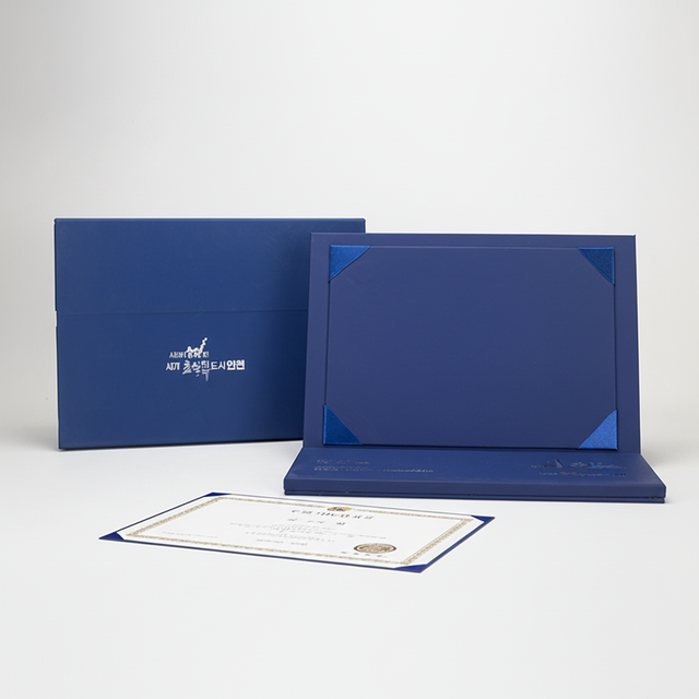 Luxury  Magnetic Closure Rigid Gift Box Custom Logo Medals Leather  Boxes Case Certificate Display Box
