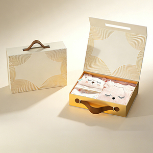 Boîte cadeau en carton magnétique de luxe personnalisée en gros pour vêtements de bébé avec poignée pour <span class=keywords><strong>nouveau</strong></span>-<span class=keywords><strong>né</strong></span> - Product Image 1
