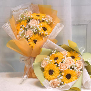 Bouquet de savon de graduation en forme de tournesol et de rose, Tanabata, Saint-Valentin, Jour de la déesse, cadeau haut de gamme pour petite amie et petite amie - Product Image 1