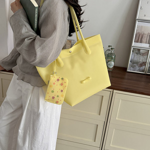 Bolso de Hombro/Axilar Casual de Gran Capacidad de PVC con Botón Magnético, Novedad de Moda Verano 2026, para Viajes Diarios, con Textura Elevada - Product Image 1