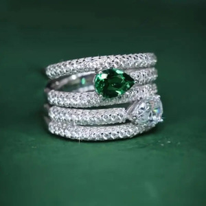 Anello Vintage Ispirato al Stile Corte a Goccia per Donne, Elegante Gioiello Scintillante da Dito - Product Image 1