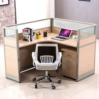 Poste de travail individuel moderne et portable avec cloison de séparation, chaise et panneau de style bois pour employés