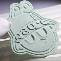 Fabricant LOGO personnalisé Etiquette en daim Etiquette de luxe en silicone gaufré 3D Impression Tatami en feutre Etiquette pour vêtement