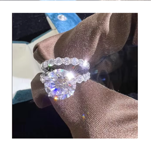 Anillo de Eternidad Personalizado para Mujer, en Plata de Ley con Moissanita VVS y Engaste Hexagonal Chapado en Oro Vintage, en Oferta - Product Image 1