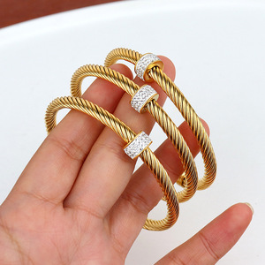 Pulsera de Cadena Trenzada Unisex Más Vendida, Chapada en Oro, Acero Inoxidable, Cierre de Langosta, Brazaletes de Moda Europeos y Estadounidenses, Top Unisex - Product Image 2