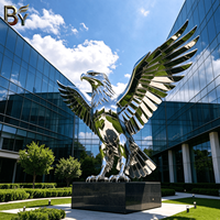 Sculpture moderne géante d'aigle à ailes écartées en acier inoxydable, statue d'animal géométrique pour ornement de monument extérieur