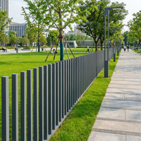 Panneau de clôture extérieur traditionnel en alliage d'aluminium thermolaqué pour la sécurité des escaliers, jardins et cours, à lattes horizontales