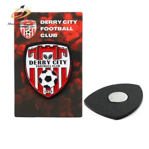 Hete Verkoop Zink Legering Metalen Pinnen Groothandel Zacht Email Pin Custom 2d 3d Voetbal Ontwerp Magneet Badge Met Pakkaart