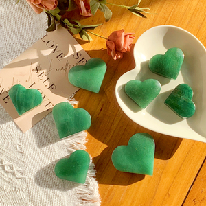 Vente en gros de pierres de guérison naturelles, sculptures de cœurs en cristal d'aventurine verte pour la décoration - Product Image 1