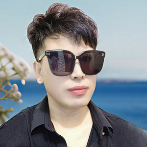 Gafas de sol cuadradas para hombre, montura negra de PC, lentes de resina UV400, gafas de conducción para rostros redondos - Product Image 1