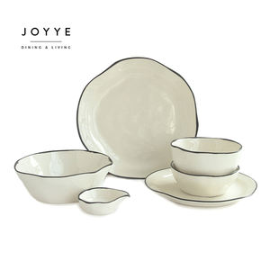 Set Perlengkapan Makan Keramik Joyye Putih <span class=keywords><strong>Bone</strong></span> <span class=keywords><strong>China</strong></span> dengan Pinggiran Hitam untuk Pesta dan Penggunaan Sehari-hari - Product Image 5