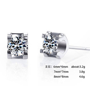 Orecchini Classici Rotondi a Quattro Punte, Design Minimalista ed Elegante, Gioielli Statement per Donne e Uomini - Product Image 3