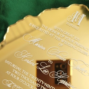 Invitation de mariage de luxe en velours vert émeraude avec <span class=keywords><strong>carte</strong></span> à bord festonné en acrylique doré effet miroir et suite de pompons en soie forestière - Product Image 3