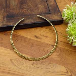 Collier ras du cou en laiton doré texturé fin martelé, collier ras du cou bohème minimaliste pour femme, cadeau - Product Image 1