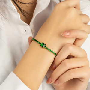 สร้อยข้อมือเทนนิสทำจากสแตนเลสชุบทองพร้อมเพทายรูปหัวใจสี่เหลี่ยมแวววาวสไตล์แฟชั่นเรียบง่าย - Product Image 3