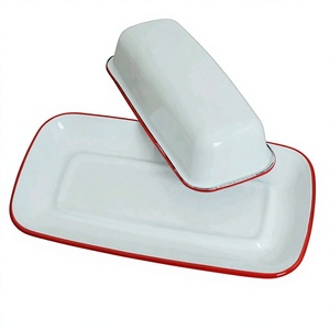 Plateau à beurre en émail blanc avec bord rouge, forme rectangulaire, style rétro, avec couvercle, vaisselle et assiettes, plateaux à beurre en émail métallique, ensembles - Product Image 1