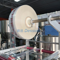 Machine automatique de remplissage et de scellage de sachets de lait sans gras en forme de triangle