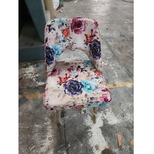 Chaise de salle à manger moderne à imprimé floral avec siège en velours, structure en fer durable, chaise rose pour l'ameublement de la maison - Product Image 1