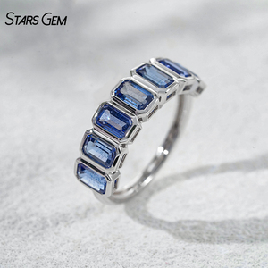 Anillo de Boda de Moissanita Chapado en Rodio de Oro Sólido de 10K StarsGem, Corte Esmeralda Clásico con Engaste de Bisel, Anillo de Aniversario Unisex - Product Image 2