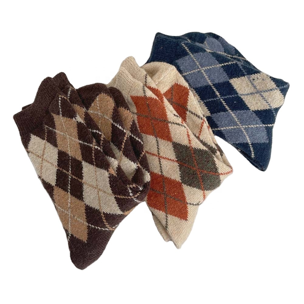 Оптовая продажа, женские мягкие теплые полосатые короткие носки в стиле ретро, Осенние толстые теплые длинные носки, зимние женские повседневные шерстяные носки