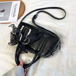 Sac à bandoulière Y2K tendance pour femme en cuir PU avec nœud perlé, sac fourre-tout à porter sous le bras - Product Image 4