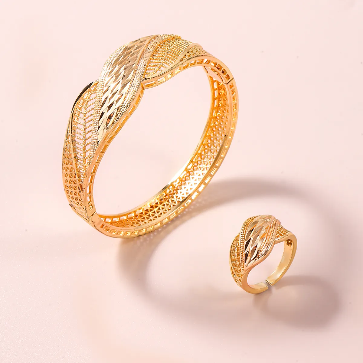 Vendita calda braccialetti indiani di lusso gioielli da donna bracciale cavo bracciale da sposa in rame placcato oro Set di anelli