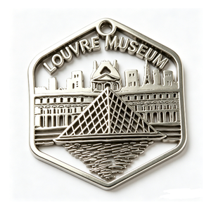 Broche en métal du Musée du Louvre, plaquée argent, design pyramidal, breloque souvenir, forme irrégulière, moulage sous pression en alliage de zinc - Product Image 1