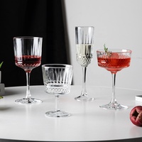 Groothandel Vintage Geprefelde Cocktailglazen Transparante Champagne Fluiten Pasa Gestreepte Wijnkelken voor Bruiloften HORECA