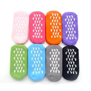 Chaussettes et <span class=keywords><strong>gants</strong></span> <span class=keywords><strong>de</strong></span> spa hydratants en gel <span class=keywords><strong>de</strong></span> coton doux pour les <span class=keywords><strong>pieds</strong></span> - Product Image 2