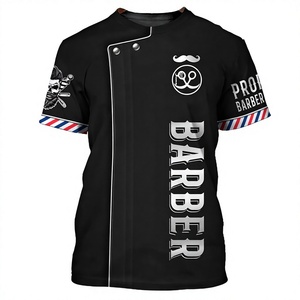 Capa de Barbería/Peluquería Negra con Diseño de Corona y Herramientas, Bolsillo Frontal con Estampado y Ribete Rojo, Blanco y Azul - Product Image 3