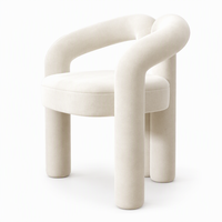 Fauteuil rembourré avec dossier incurvé, accoudoirs arrondis, pieds épais et assise rembourrée, crème, style contemporain