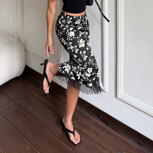 Women Retro Floral Print Fringe Hem Bodycon Skirt Black White Contrast <b>High</b> Waist Pencil Skirt Sexy Y2K Midi Skirt - Product Image 3