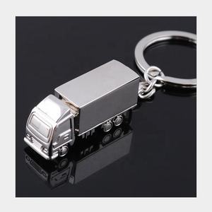 Großhandel Niedrig preis LKW-Fahrer Geschenk Semi Key Chain Million Mile Safe Driver Award Trucker Geschenke - Product Image 3