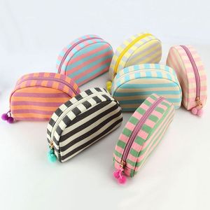 Bolsa organizadora de maquillaje de <span class=keywords><strong>lona</strong></span> de algodón con forma de media luna y diseño de rayas bonitas al por mayor con extractor de decoración de bolas bonito - Product Image 2