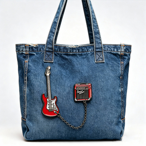 Insignes de broche d'instrument de musique artisanal en métal personnalisé en gros épingles en émail doux dur personnalisé collier épinglette avec chaîne guitare - Product Image 3