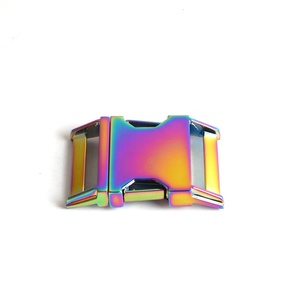 Hebilla de cinturón de seguridad Multicolor personalizada, hebilla de liberación rápida lateral de Metal, ecológica, sin plomo, curva, para <span class=keywords><strong>Collar</strong></span> de Mascota - Product Image 2