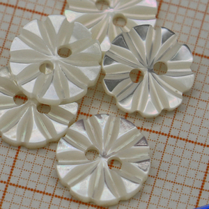 Tùy Chỉnh Tự Nhiên Bất Bạc Lipped Ngọc Trai Hàu Trắng Mẹ của Ngọc Trai Lau Nút Vỏ Hoa <span class=keywords><strong>4</strong></span>-Lỗ - Product Image 5