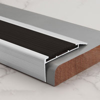 Profilé d'escalier moderne antidérapant en alliage d'aluminium 50 mm, avec caoutchouc écologique résistant à l'eau, pour intérieur et extérieur