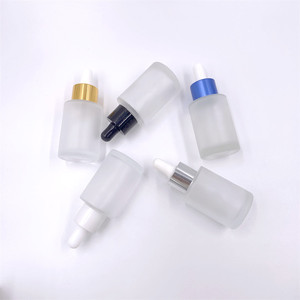 Envase Cosmético de Vidrio para Esencia, Botella con Gotero Transparente de 30 ml, Diseño Cilíndrico con Estampado Dorado y Serigrafía - Product Image 3