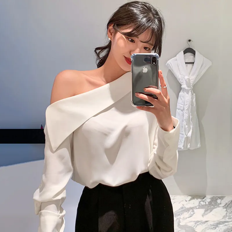 Wholesale Korean Stautumn Temperament Slash Neck Off Shoulder Spring and Summer New 2022 Long Sleeve Women's Blouses