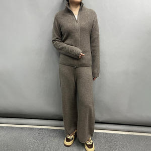 Pantaloni Lunghi Invernali in Lana di Alta Qualità Jancoco, Pantaloni in Lana di Yak Lavorati a Maglia su Misura con Coulisse per Donna - Product Image 3