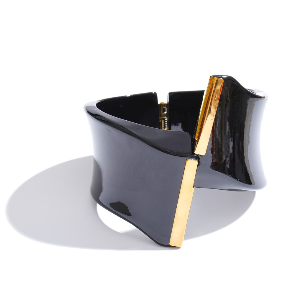 YH6876A Black
