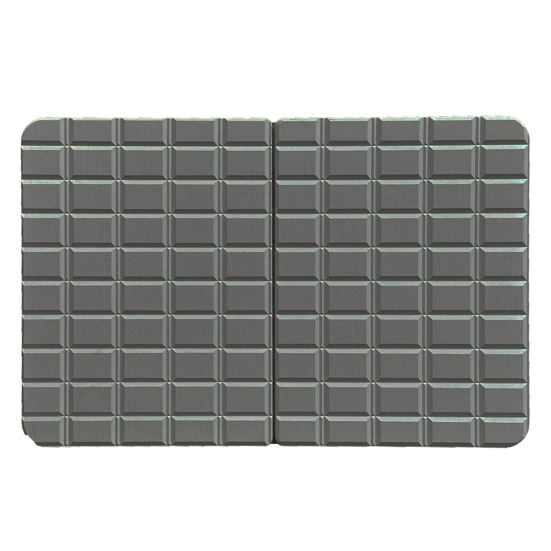 Chocolat gris foncé plié