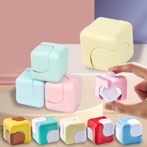 Juguete Antiestrés en Oferta, Cubo de Plástico Cuadrado para Apretar, Juguete Giratorio para Niños de 5 a 7 Años - Product Image 2
